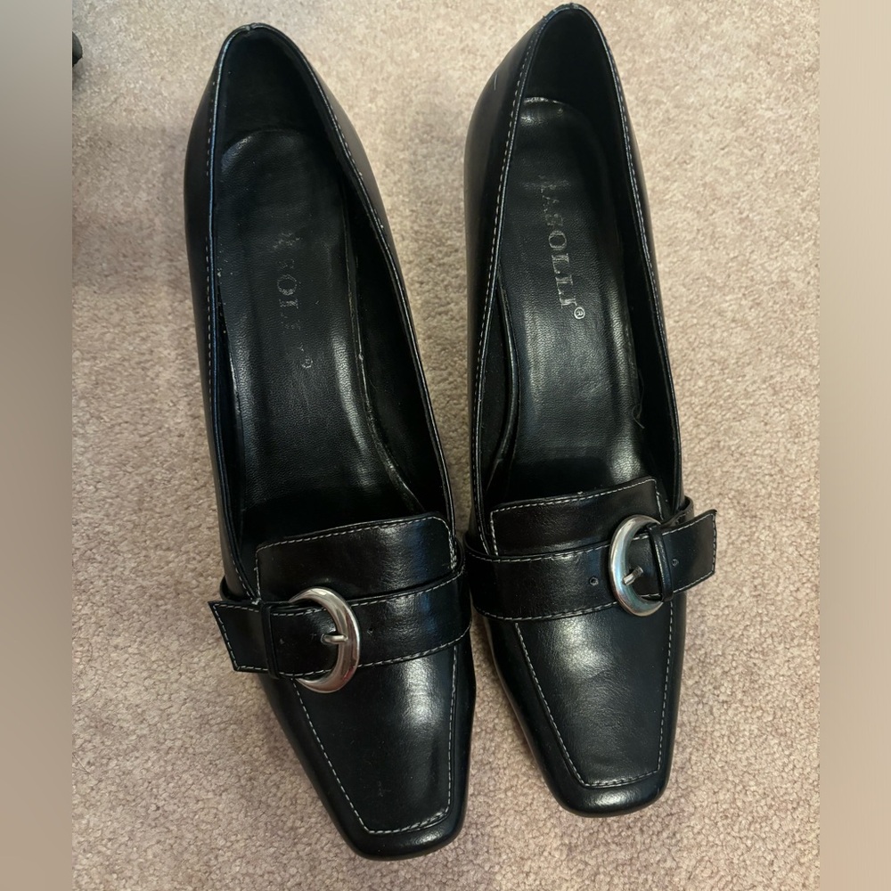 Women’s black dress shoe